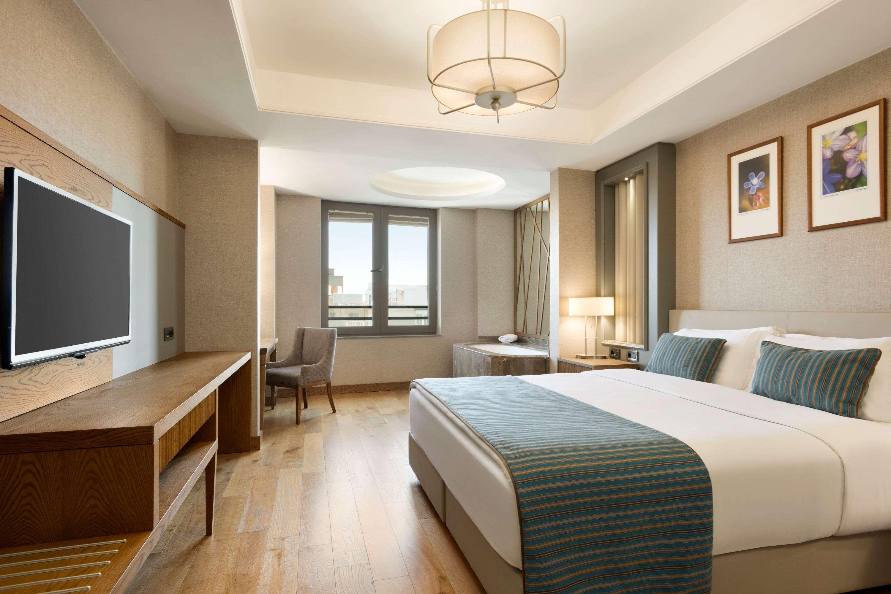 Ramada Hotel & Suites アダナ エクステリア 写真