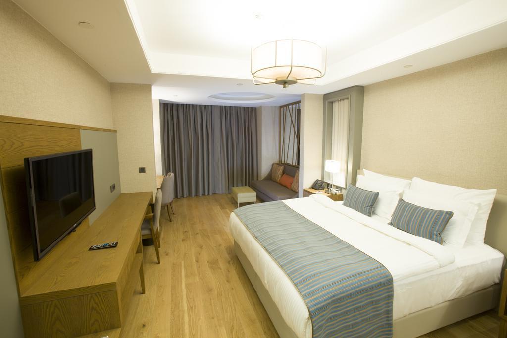 Ramada Hotel & Suites アダナ エクステリア 写真